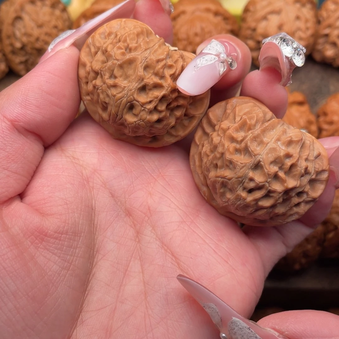 把件文玩核桃红皮桃心宫灯39.9