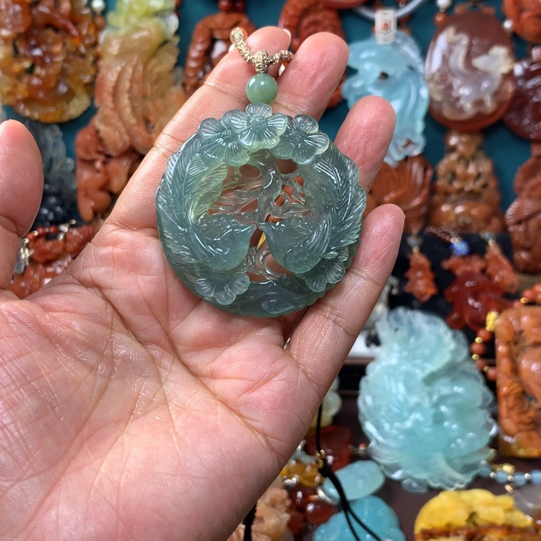 蛇纹石玉挂坠未镶嵌