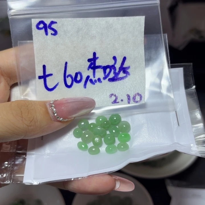 定制翡翠未镶嵌?**哒不