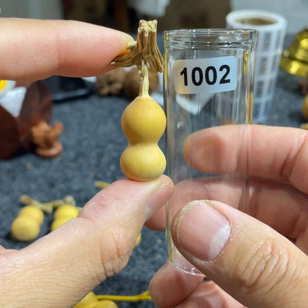 y***g桃核吊坠觉无界精品草里金葫芦1002号
