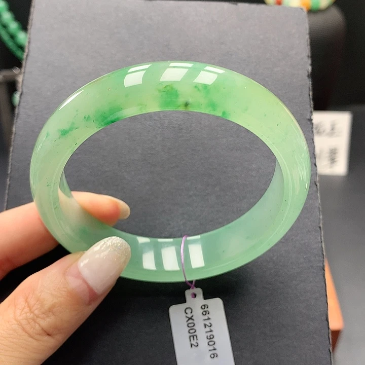 未镶嵌手镯石英质玉