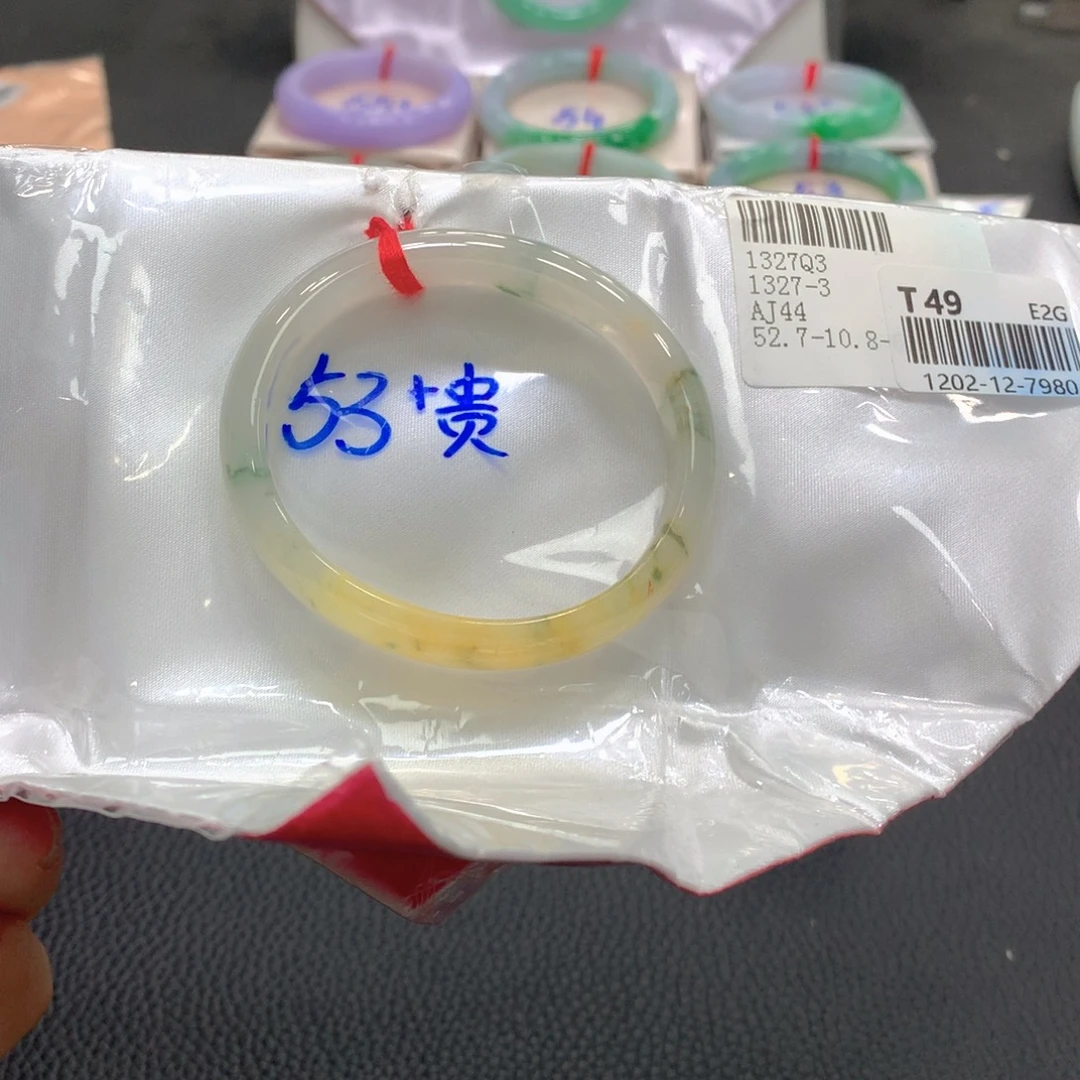 锦***言翡翠未镶嵌手镯贵妃