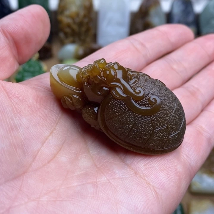 和田玉颈饰未镶嵌幸**人