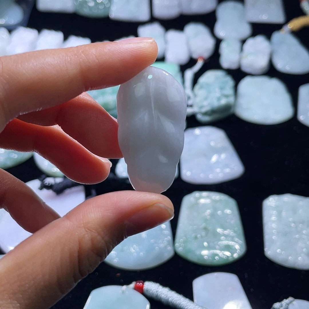 翡翠未镶嵌颈饰叶子