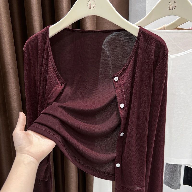 高档安可拉红圆领长袖纽扣外套秋季新款吊带裙外搭罩衫短款开衫女