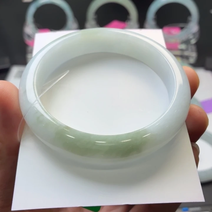 翡翠手镯未镶嵌翡翠手镯