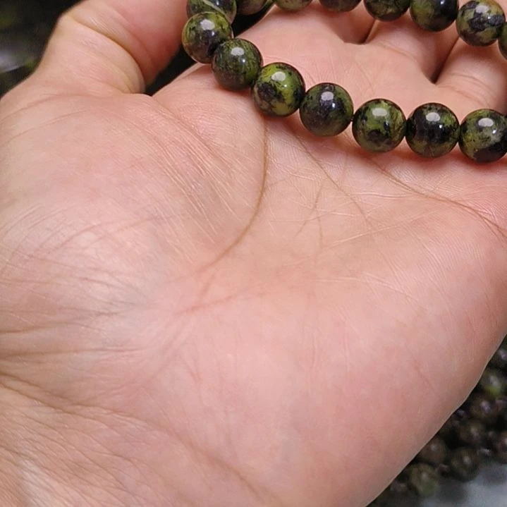 蛇纹石玉未镶嵌卡10手串