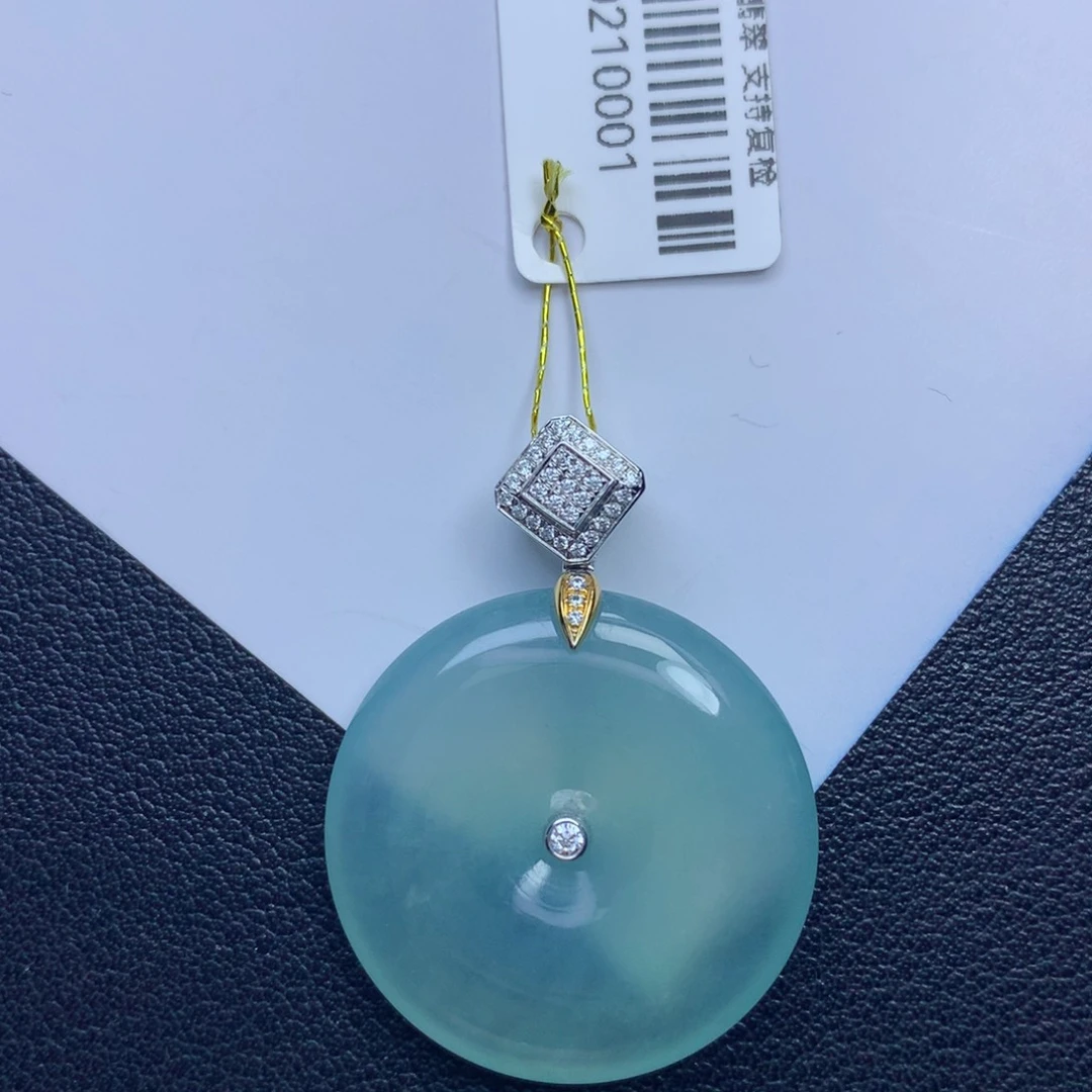 翡翠颈饰未镶嵌平安扣