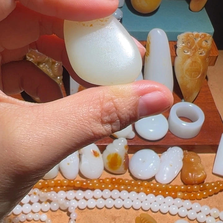 依***意和田玉未镶嵌颈饰