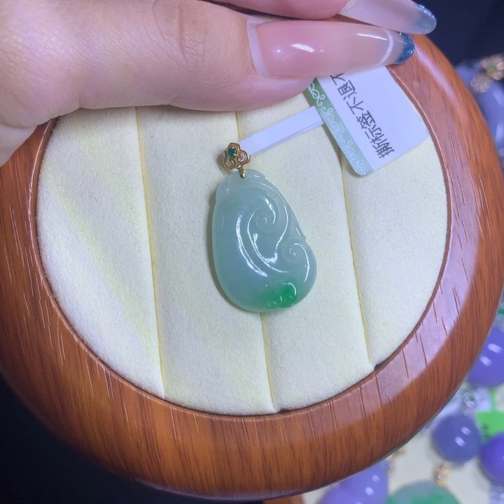 颈饰18K金镶嵌翡翠天然