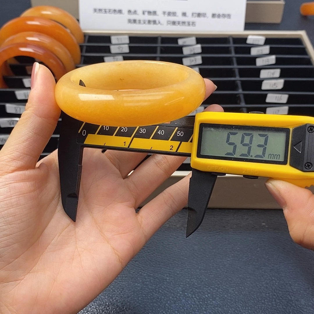 未镶嵌石英质玉（黄龙玉）手镯86号茄子山金沙老油红如血黄龙