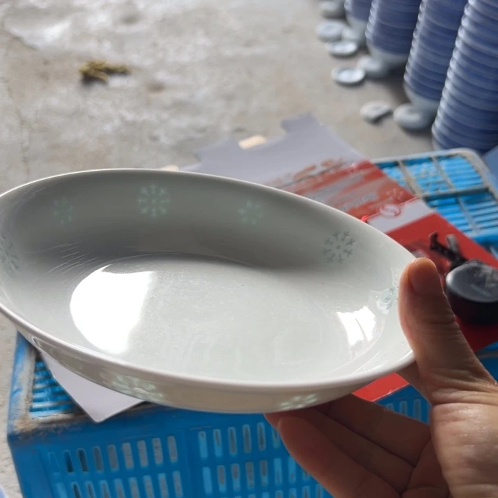 景德镇青花玲珑瓷8寸雕刻雪花盘子