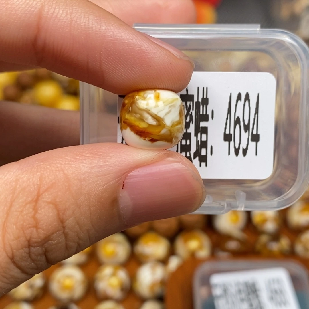 蜜蜡未镶嵌珠宝奇石4694