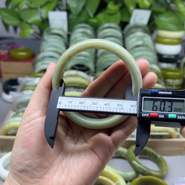 蛇纹石玉未镶嵌手镯63