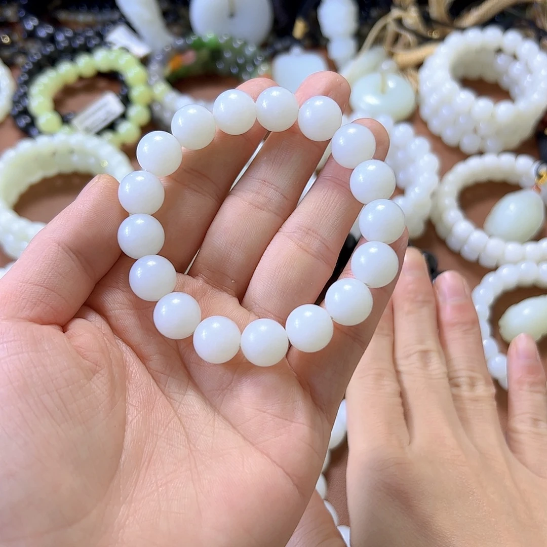 路***人和田玉未镶嵌手串