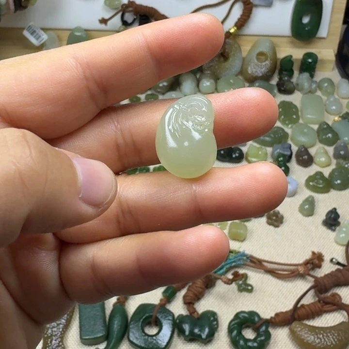 和田玉未镶嵌挂件