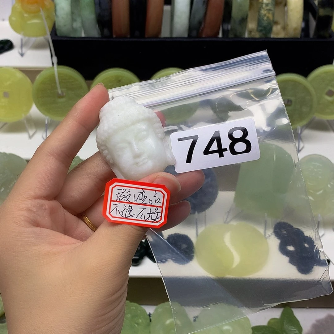 蛇纹石玉颈饰未镶嵌