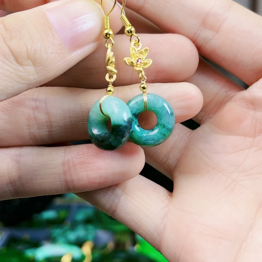 翡翠颈饰未镶嵌耳饰多样性