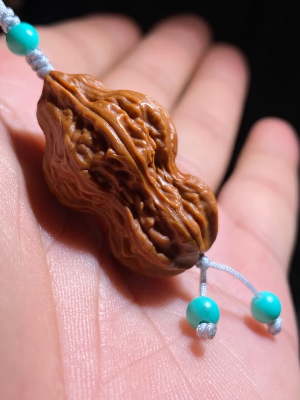 一物一图（154）：异形核桃毛毛虫挂坠 尺寸高35