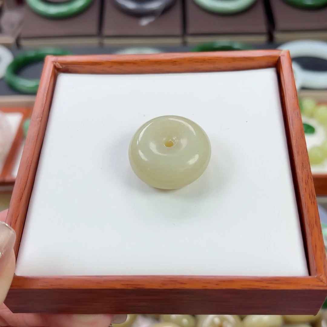 和田玉吊坠未镶嵌