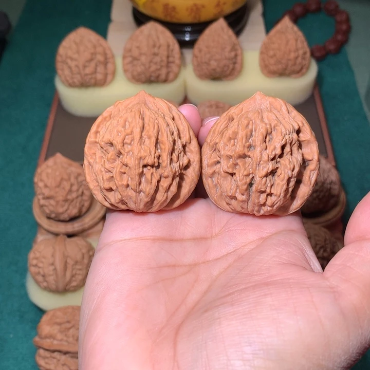 核桃文玩核桃把件虎头