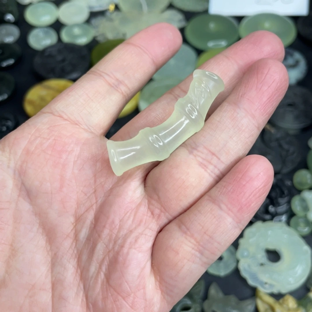 岫玉未镶嵌颈饰竹节
