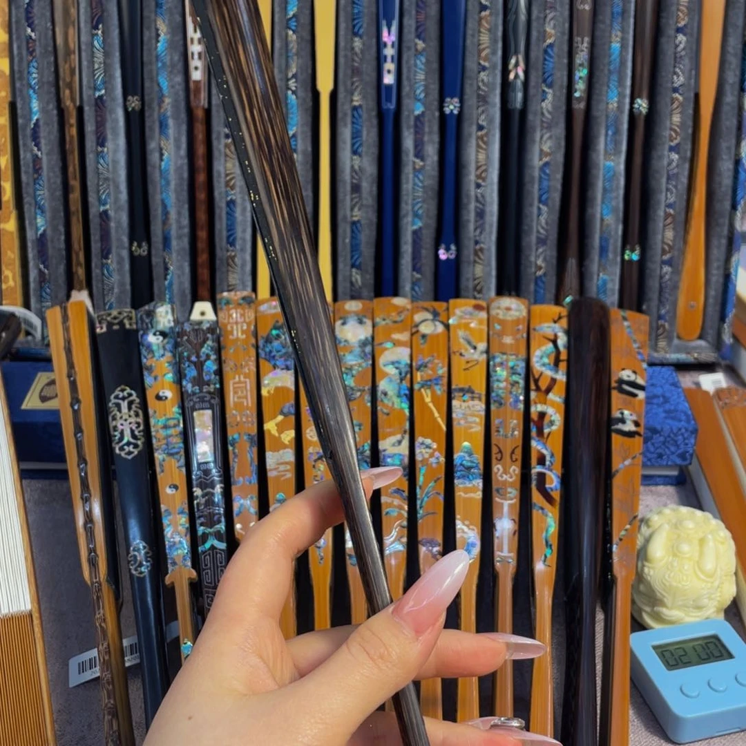 扇子手工制作工艺精湛