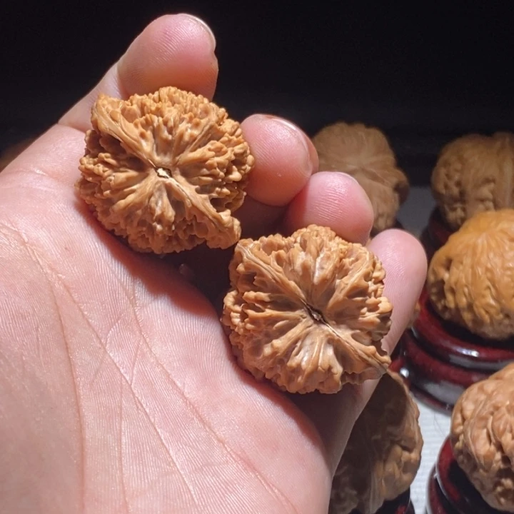布***紁文玩核桃把件36.5满天星