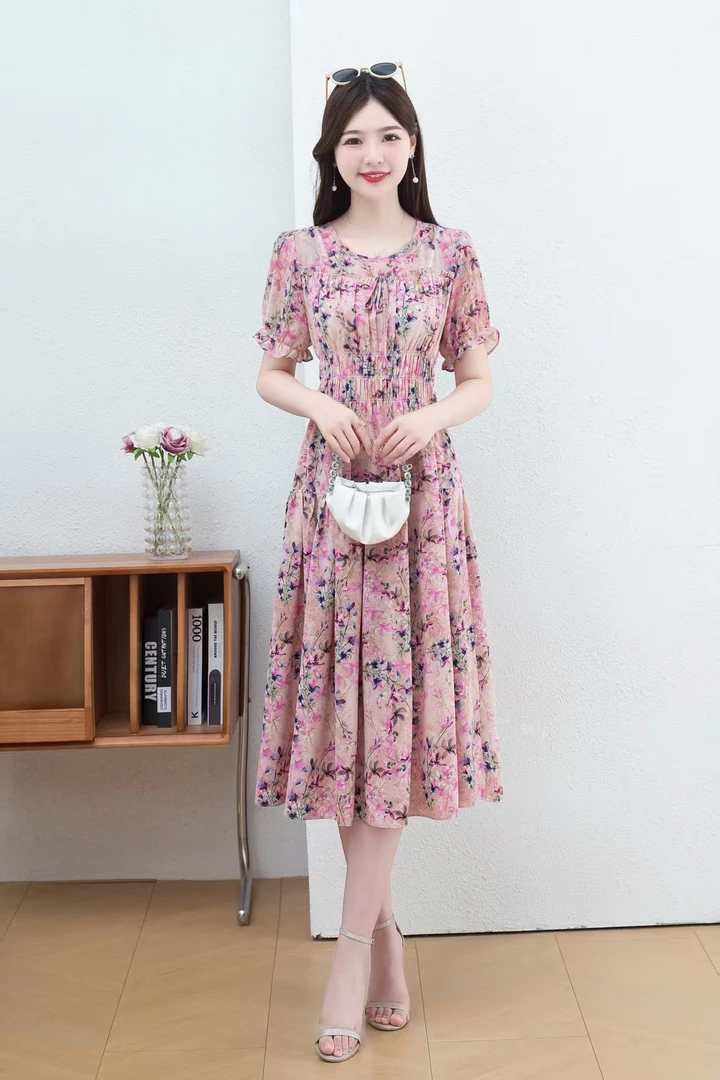 2025年长裙洋气圆领连衣裙夏季印花遮肚长款小碎花收腰宽松