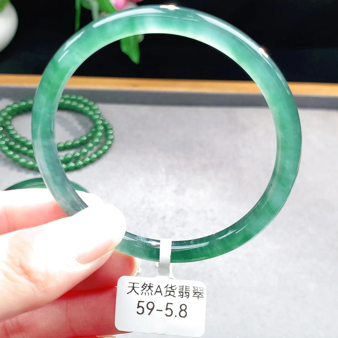 未镶嵌手镯（圆镯）翡翠