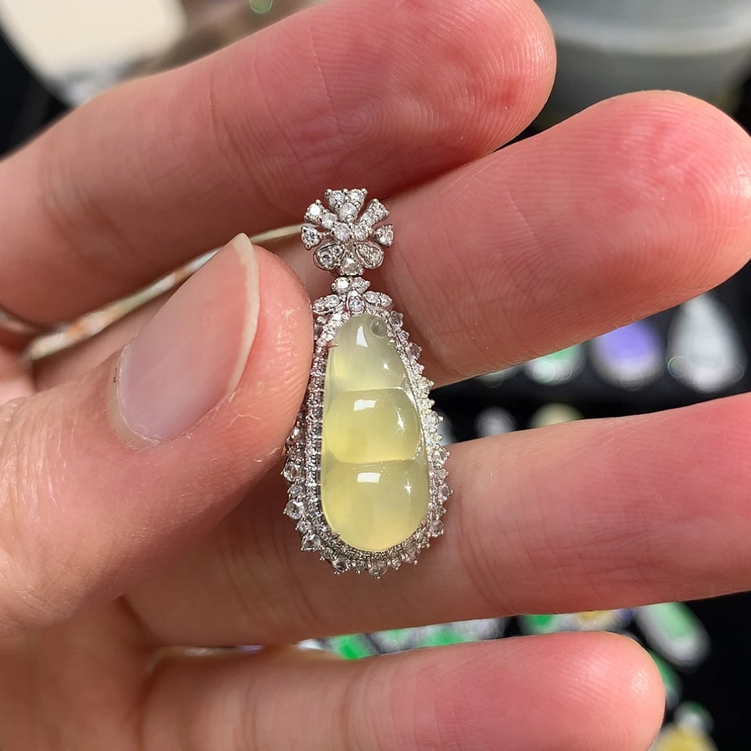 翡翠吊坠(不含链)18K金镶嵌