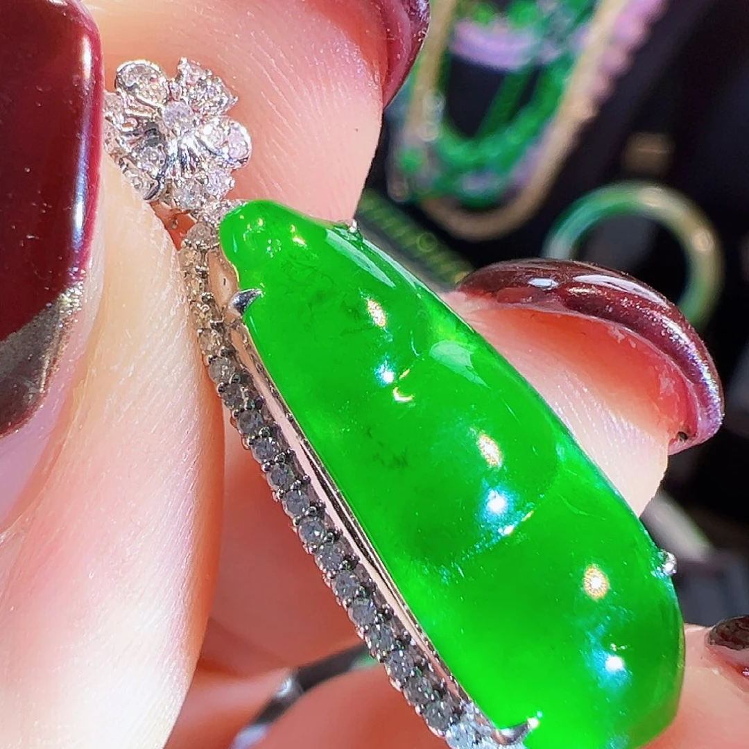 翡翠18K金镶嵌颈饰签收后24小时鉴赏期