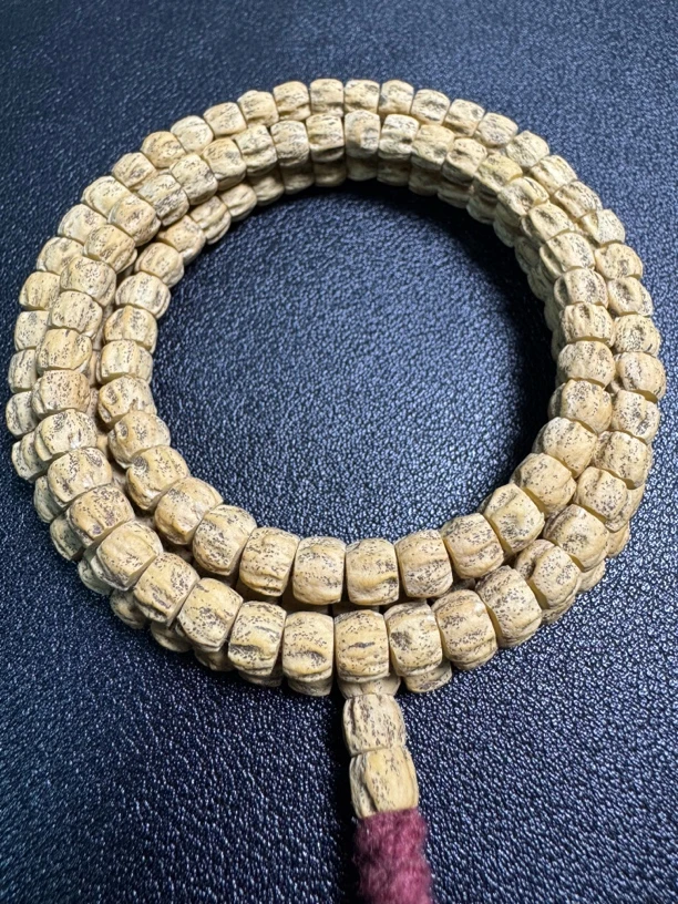 【多棱顺方块】热振百香籽白芽多棱顺纹直切方块水晶玉化皮质