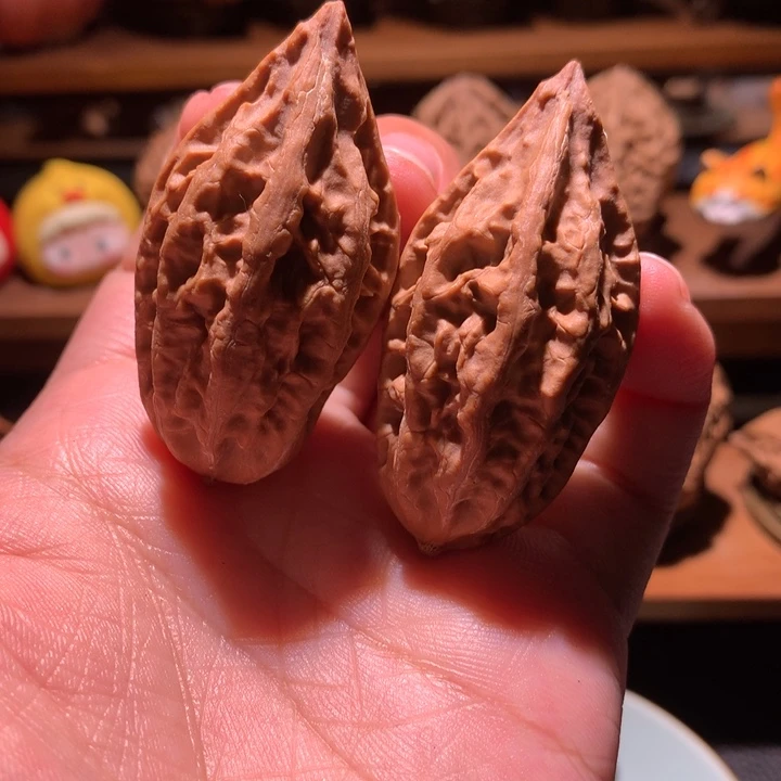 文玩核桃吊坠楸玥核59
