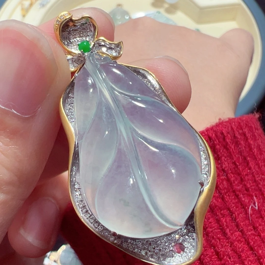 翡翠颈饰18K金镶嵌吊坠