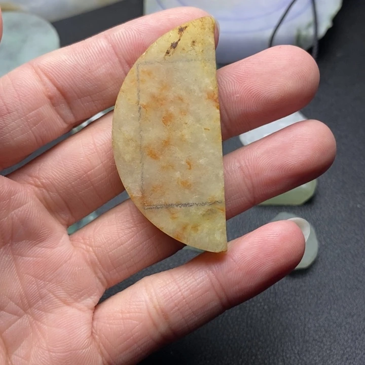 翡翠未镶嵌颈饰翡翠未镶嵌颈饰