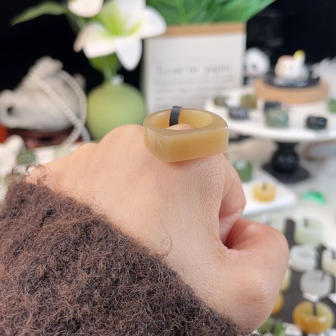 和田玉未镶嵌戒指E75奶糖马鞍18.4