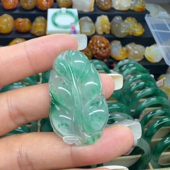 石英质玉合金叶子吊坠
