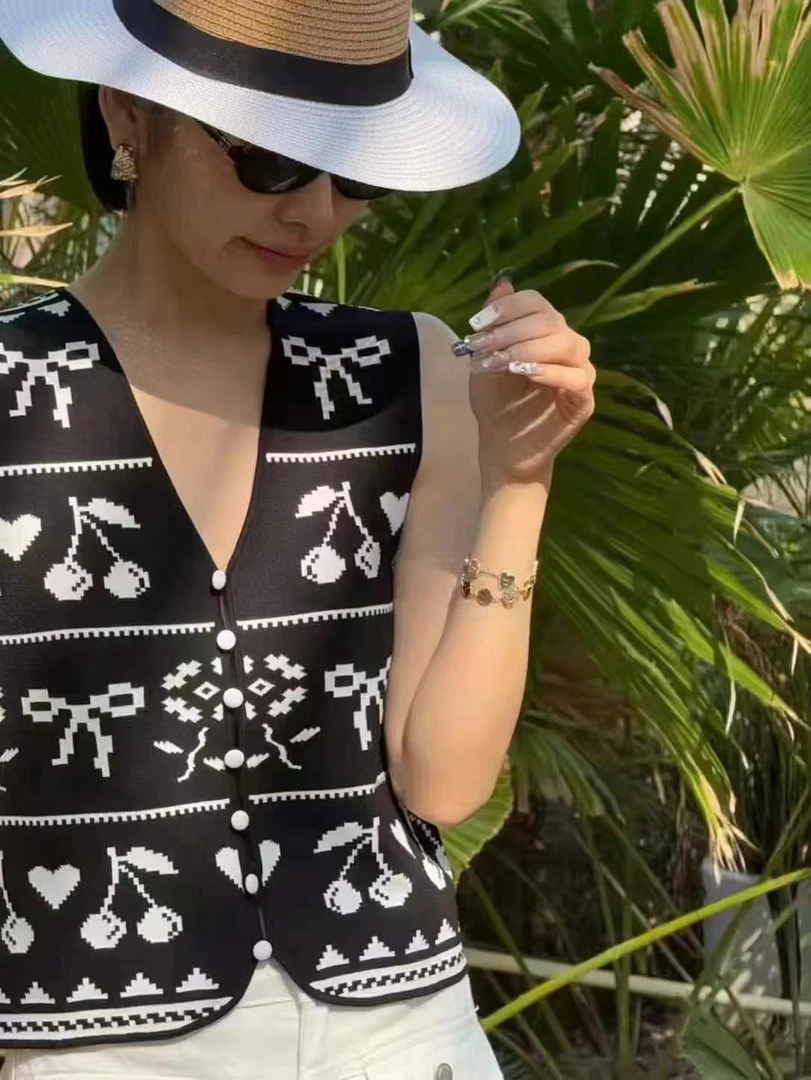 樱桃黑白撞色提花背心女2025新款欧货V领显瘦坎肩上衣