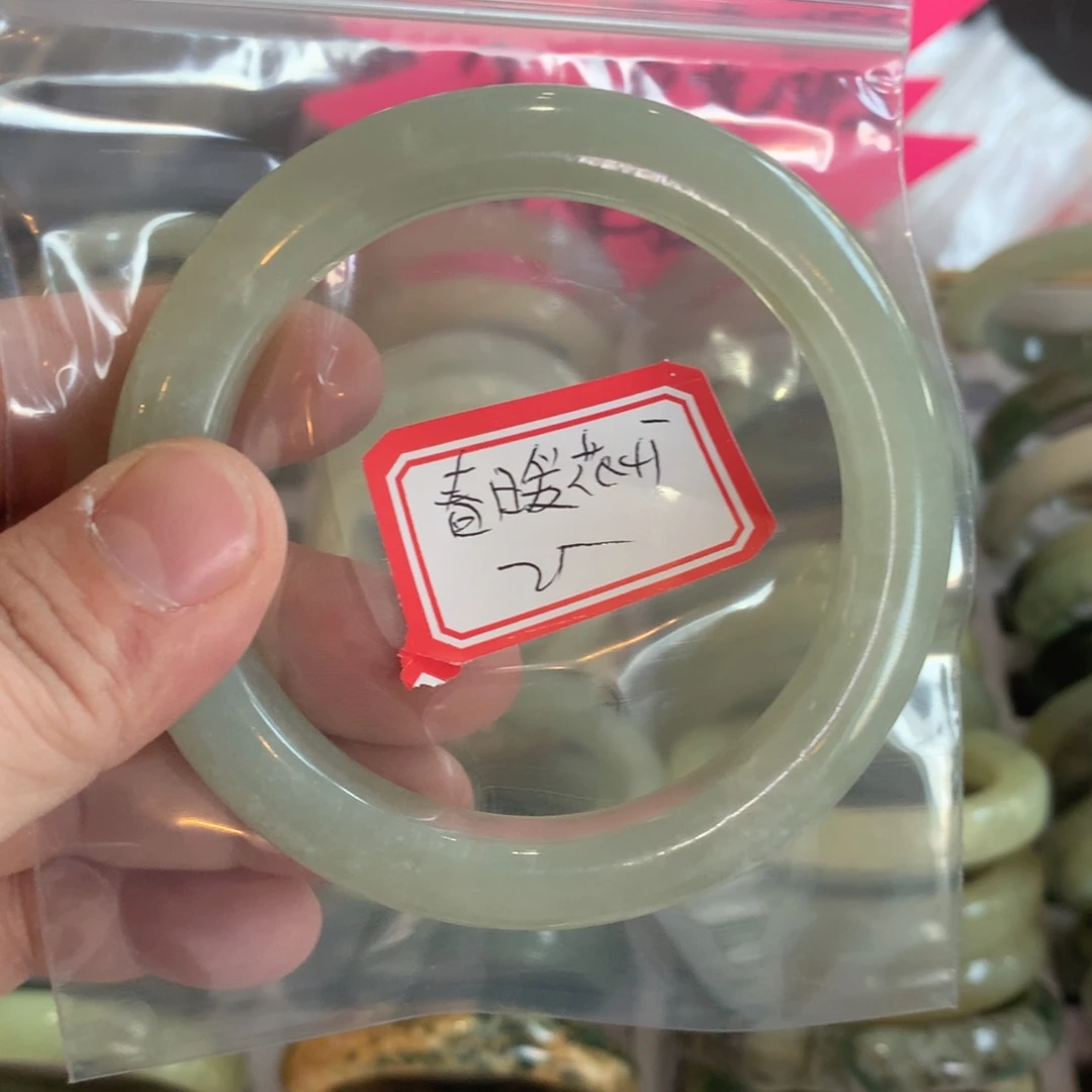 透闪石-蛇纹石玉手镯未镶嵌春****来
