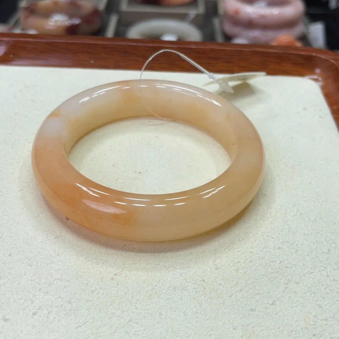 未镶嵌手镯石英岩玉