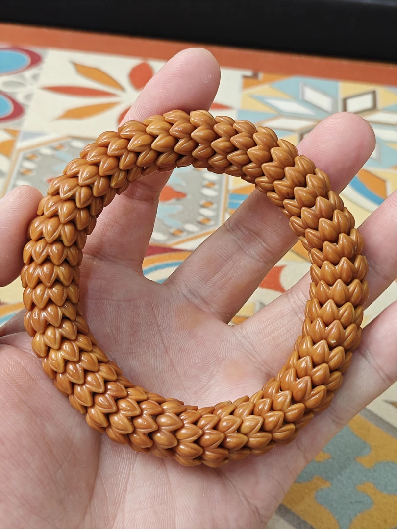 猴头雕刻的九瓣莲花手串1.5左右