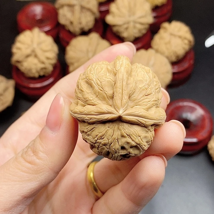 大***鹰文玩核桃吊坠瑕疵单只不退不换