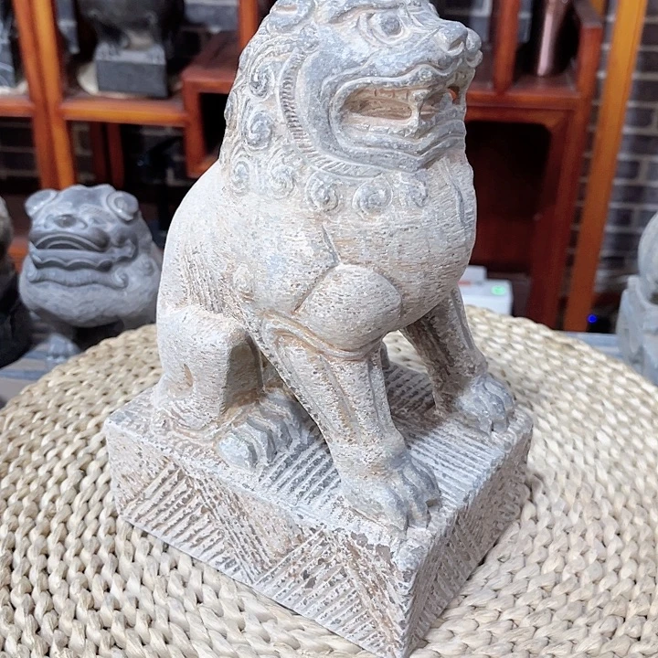 大***著石材高25厘米唐狮摆件