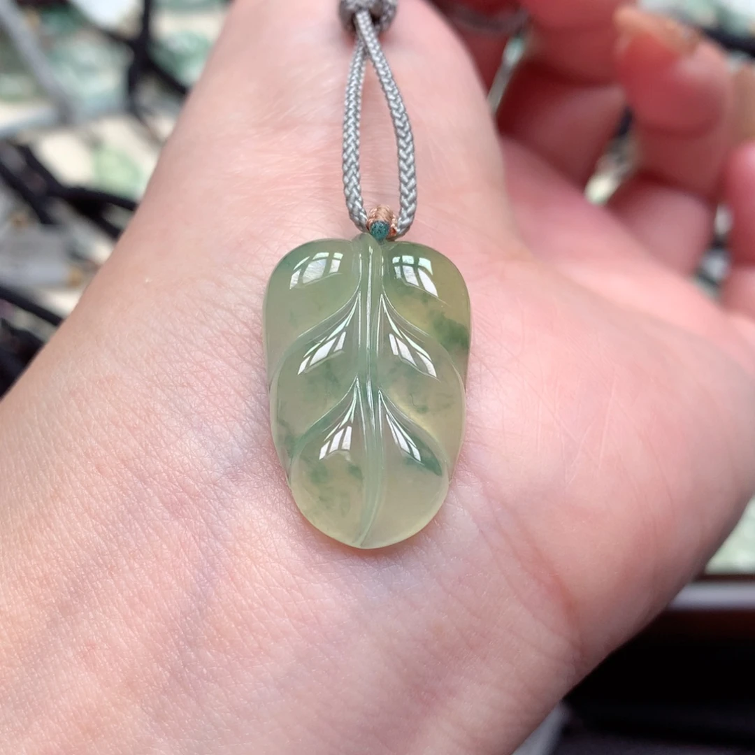 翡翠未镶嵌颈饰叶子