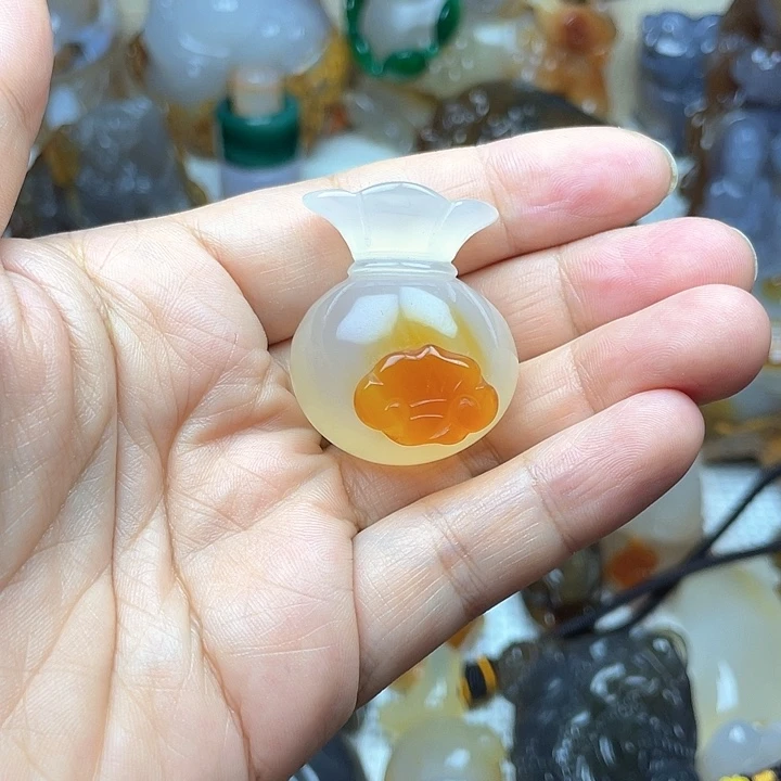 玛瑙/玉髓饰品未镶嵌王**?