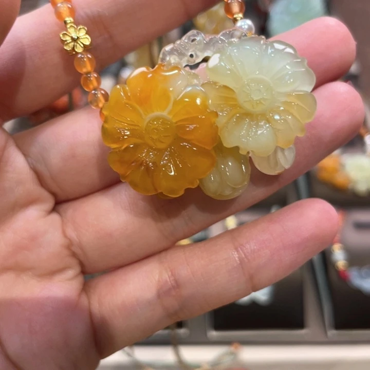 蛇纹石玉颈饰未镶嵌