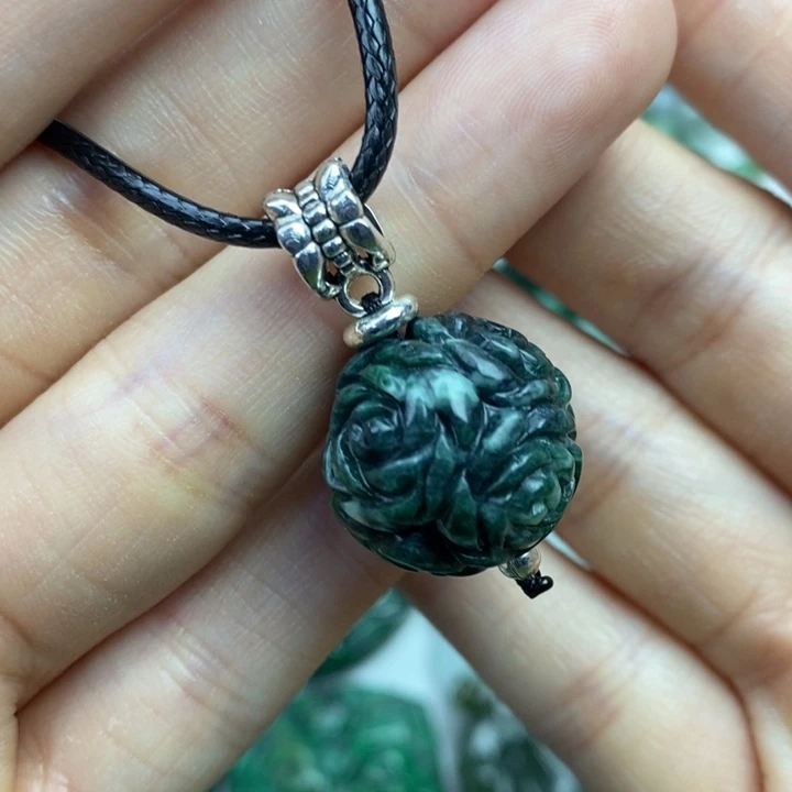 颈饰未镶嵌翡翠吊坠