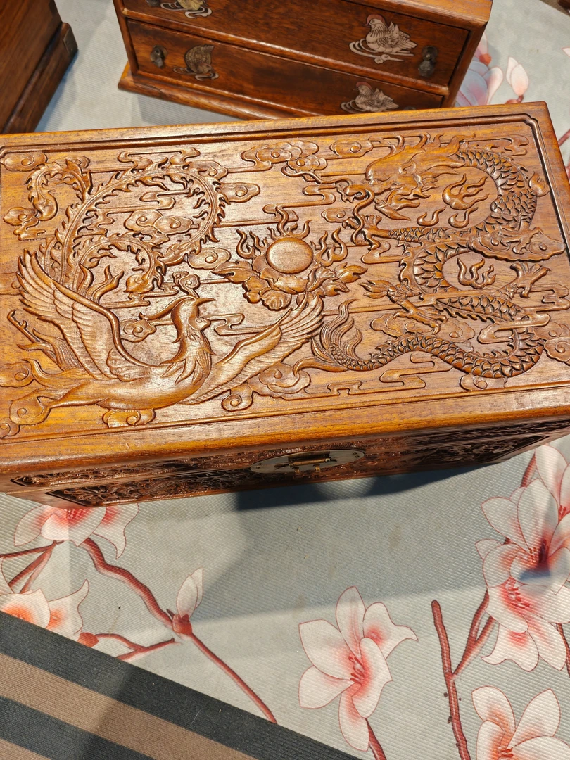 花梨木四面雕刻龙凤呈祥收纳箱40*23*20