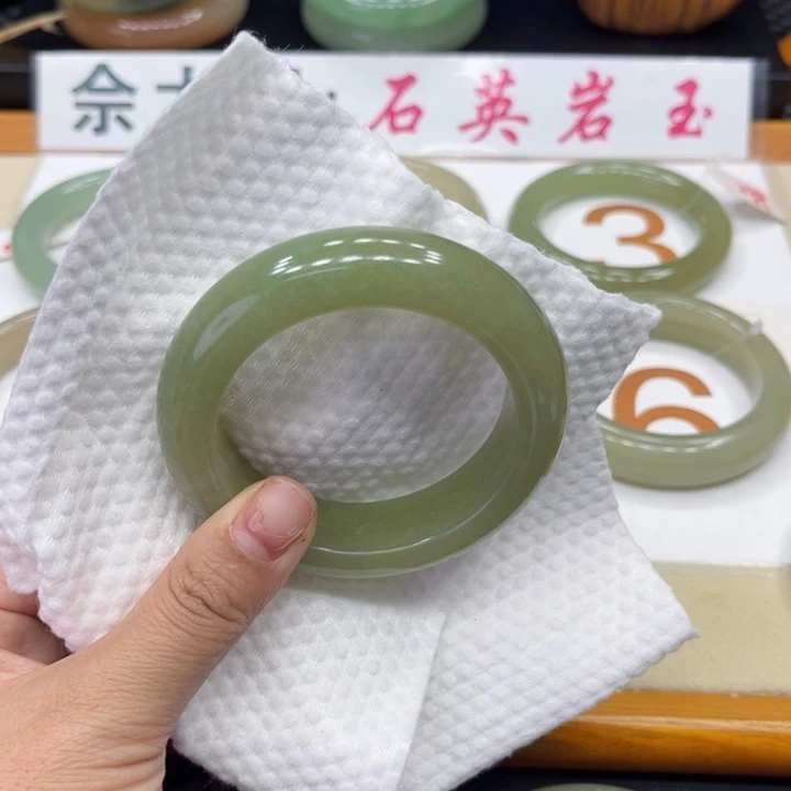 未镶嵌手镯石英质玉u*